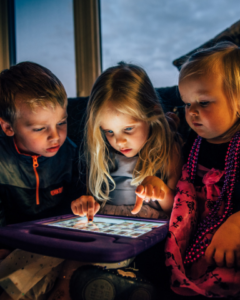 Children on ipad